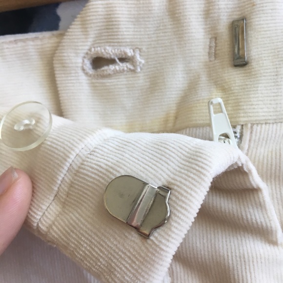 Short shorts - Picture 3 of 4